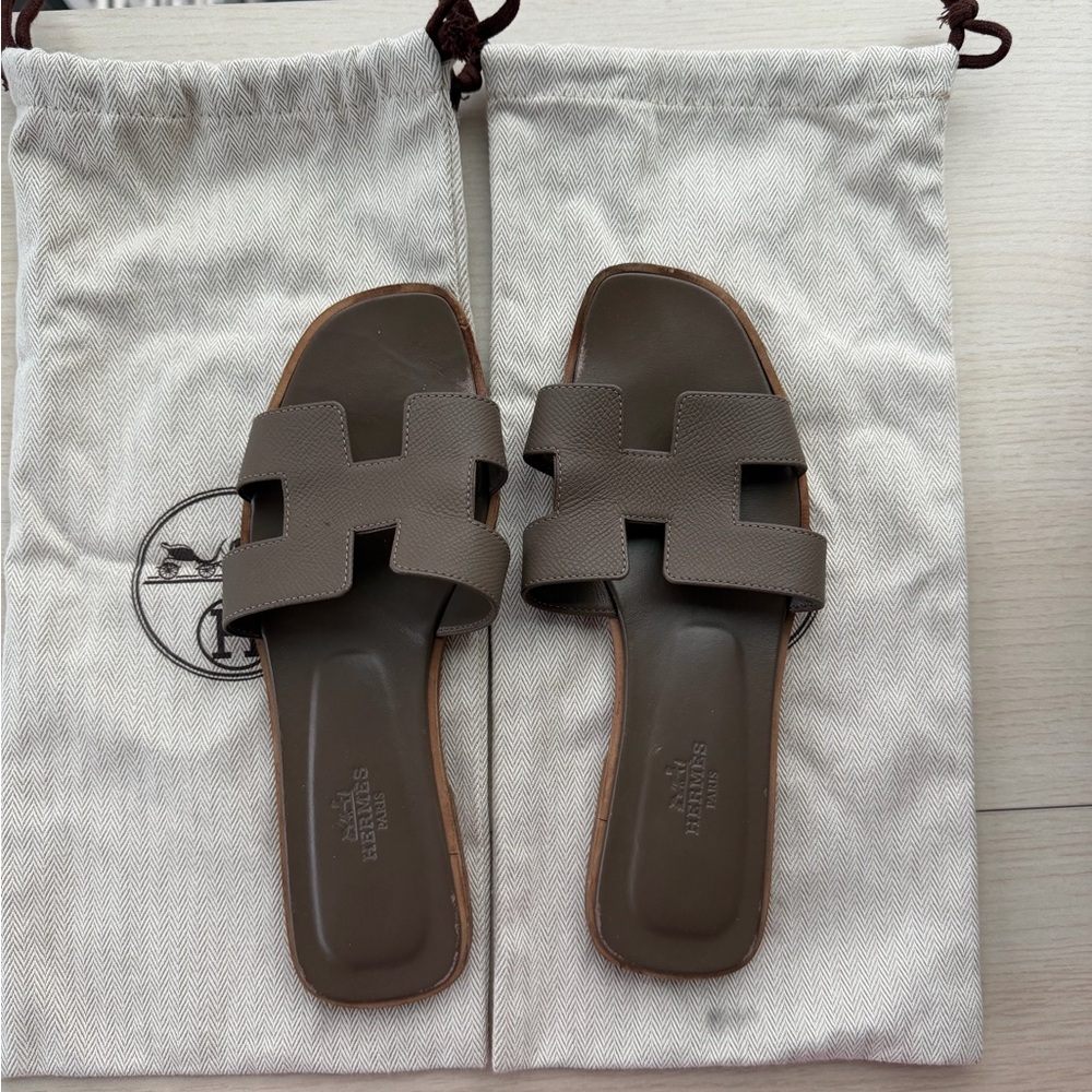 Hermes Etoupe Oran Slide Sandals - Women's Leather Slip-On - Picture 2 of 7